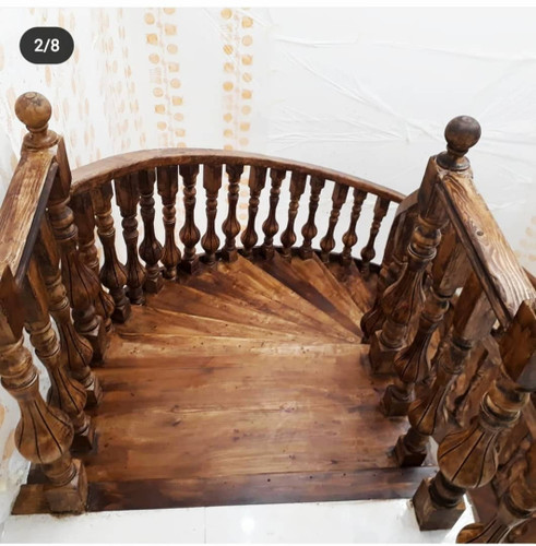 نرده چوبی راه پله خراطی بالونی شیار دار رنگ شده سوراخدار( میلترانسخور ) کد kh29