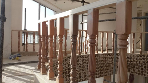 پایه نرده چوبی راه پله منبت خام سوراخدار (میلترانسخور )کد 037